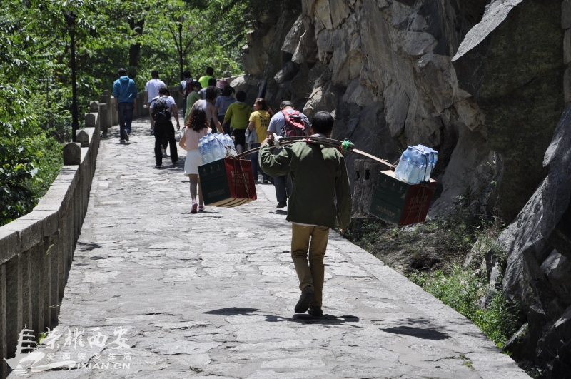 华山医院皮肤科_华山挑山工的收入
