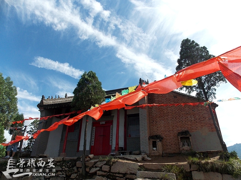 天蓝云白空如洗 心旷神怡默诵经-西安拍客|荣耀