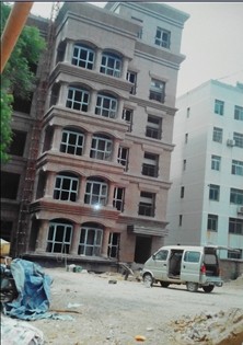 实名举报新房村村主任李振气侵占集体土地建高