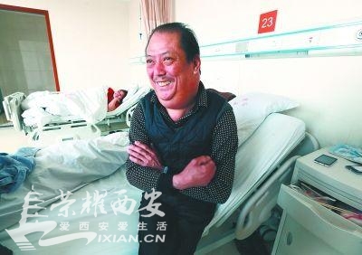 男子33年共喝下2.4万斤白酒 脖子长酒精脂肪瘤