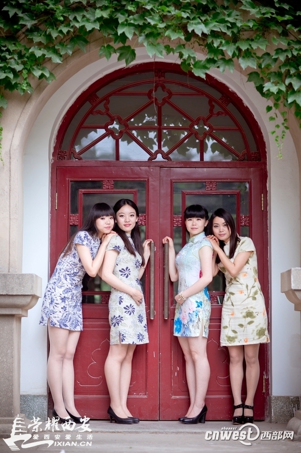 高清组图:婉约旗袍风毕业照 点亮书香<em>师大</em> 来看