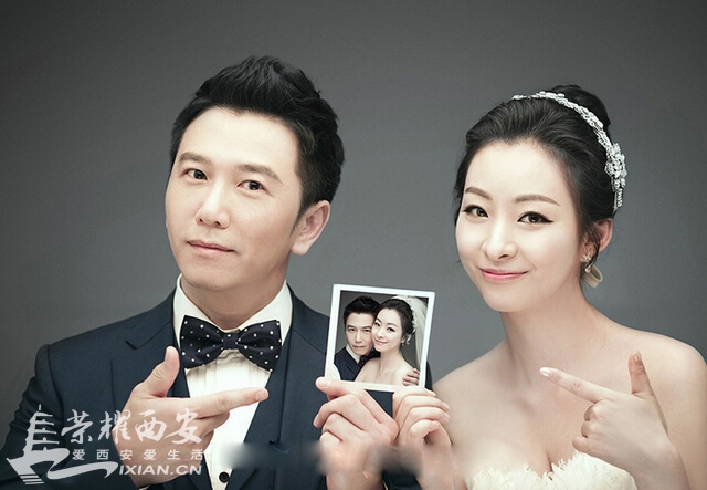 TVB经典帅锅<em>温兆伦</em>和贤淑<em>女友</em>赵庭婚纱照首次