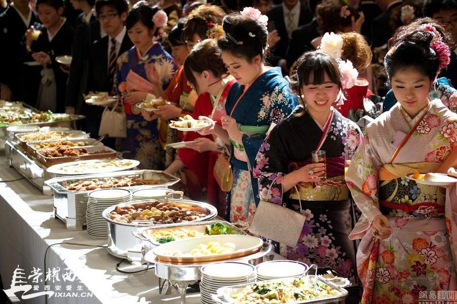 直击日本青年男女庆祝成人礼 妹子们丑得惊人