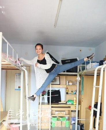 这是哪个学校姑娘劈的一字马,惊世骇俗啊!-古城