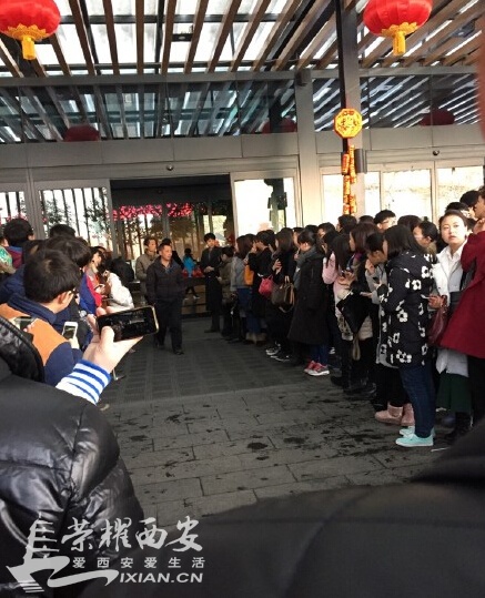 李家村万达周星驰《美人鱼》西安见面会临时取