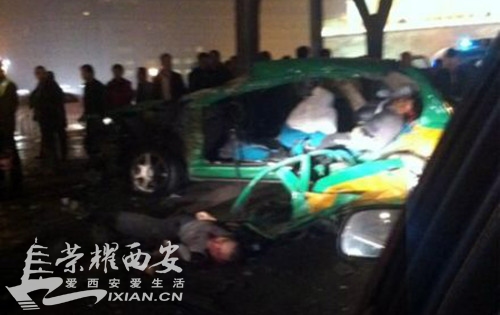 90后富二代酒驾奔驰车 钟楼盘道逆行撞死2人 