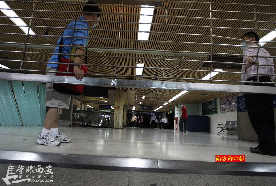 深圳罗湖口岸起火 昨晚紧急关闭-城市之间|荣耀