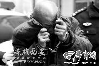 西安的治安现在太差了!女子走夜路被流氓拉到