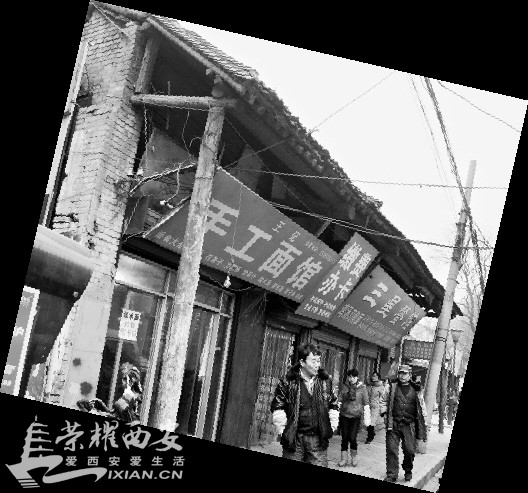 东西木头市 商铺林立 已不见了木头的踪影-城