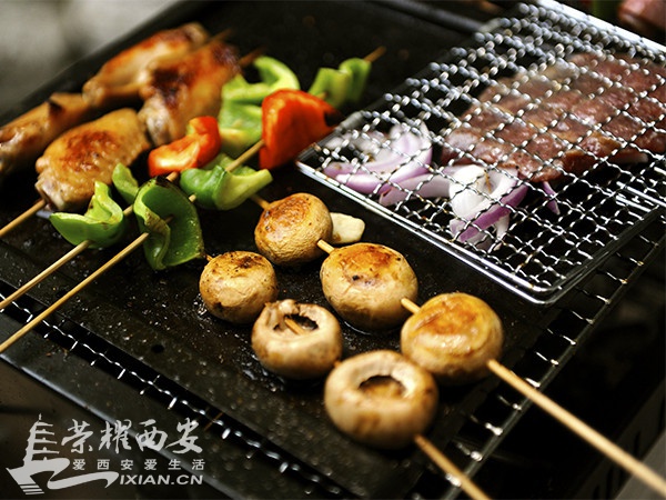 看青砖、青瓦感受竹林清风,逛古镇玩游戏看《