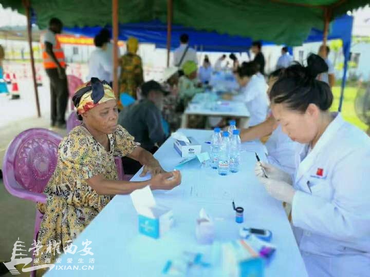 中国针灸在非洲喀麦隆好吃香《陕西现代公路机